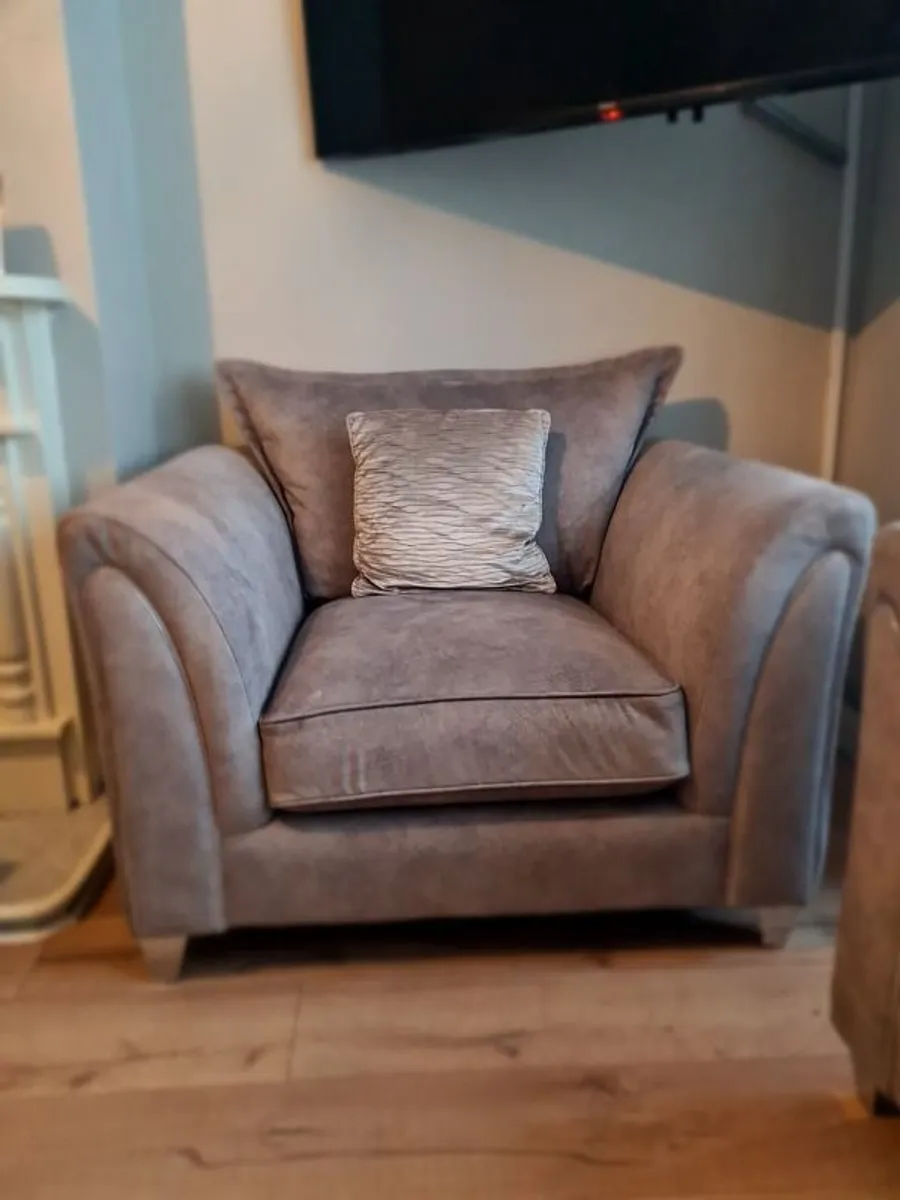 Large arm chair - Excellent condition - Image 2