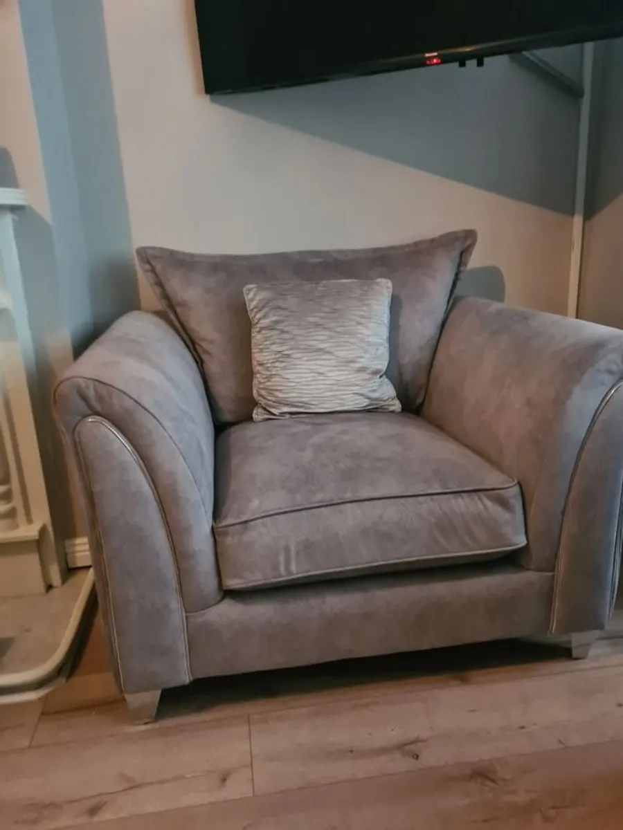 Large arm chair - Excellent condition - Image 3