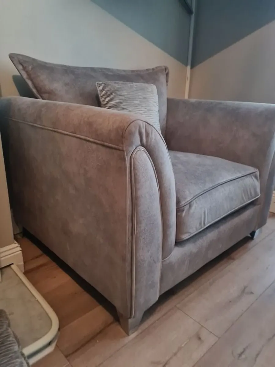 Large arm chair - Excellent condition - Image 4