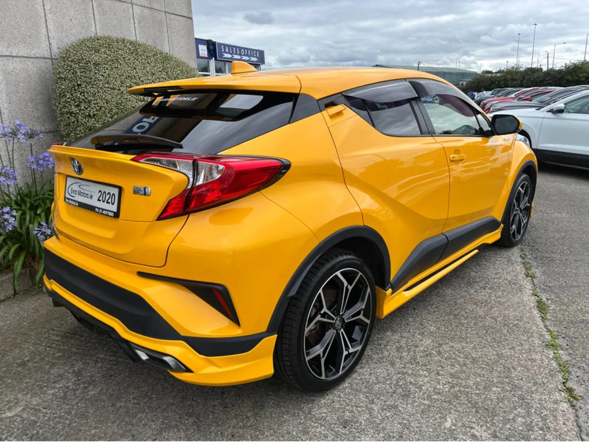 Toyota C-HR MODELLISTA AUTOMATIC HYBRID 1.8 PETROL - Image 4