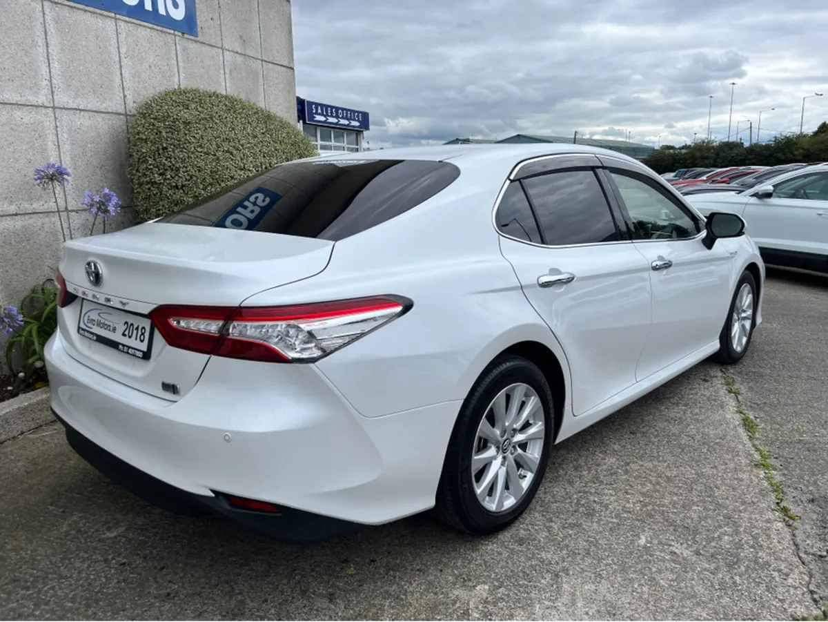 Toyota Camry G AUTOMATIC HYBRID 2.5 PETROL //LOW M - Image 4