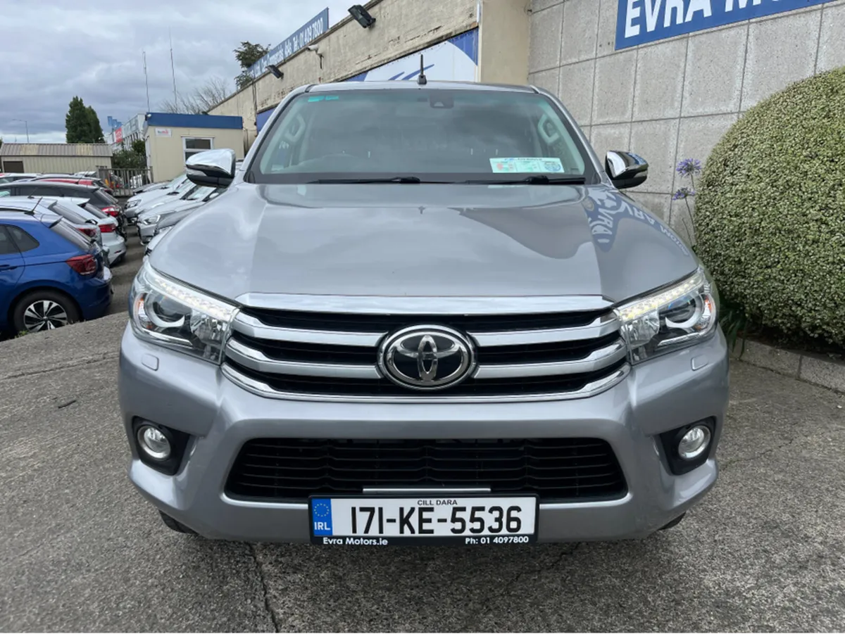 Toyota Hilux 2.4 D-4D INVINCIBLE AWD //NO VAT// - Image 2