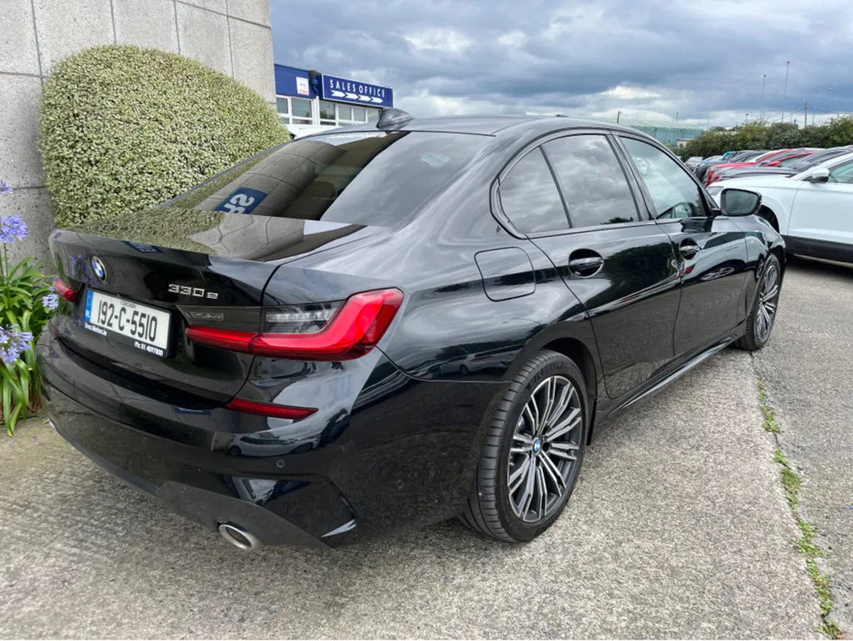 BMW 3-Series 330e M-SPORT 2.0 PETROL PHEV //HARMAN - Image 4