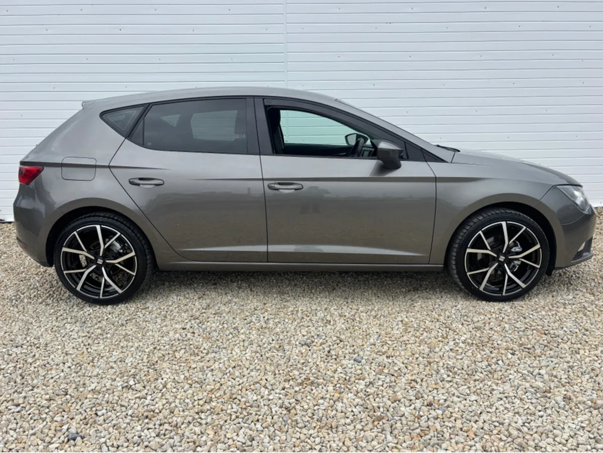SEAT Leon 1.6 TDI CR SE TECH PACK 1 105PS 5DR - Image 2