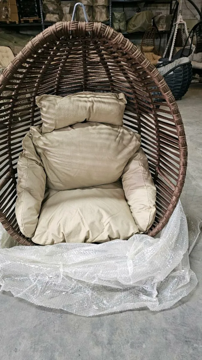 Hanging chair egg chair brand new - Image 3