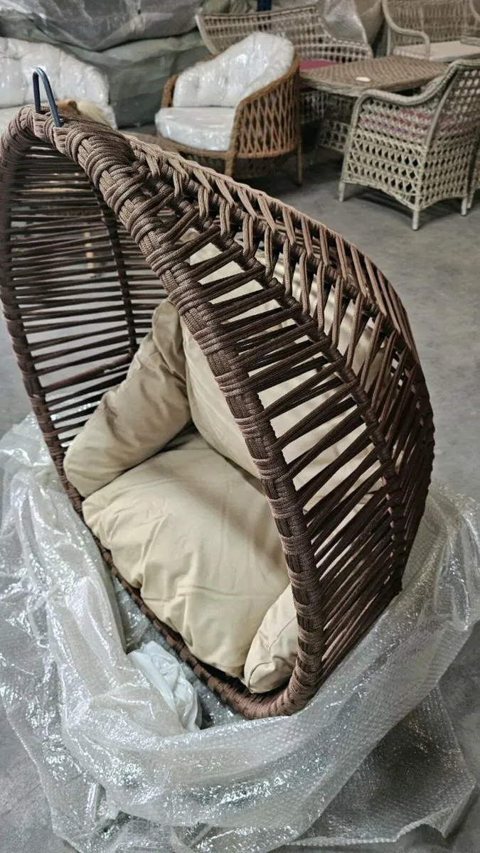 Hanging chair egg chair brand new - Image 4