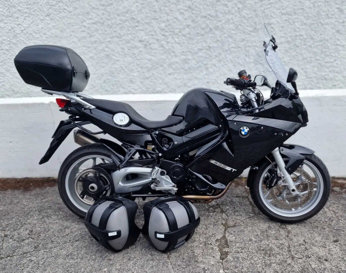 F800 ST x2 @ Doyles Athlone - Image 3