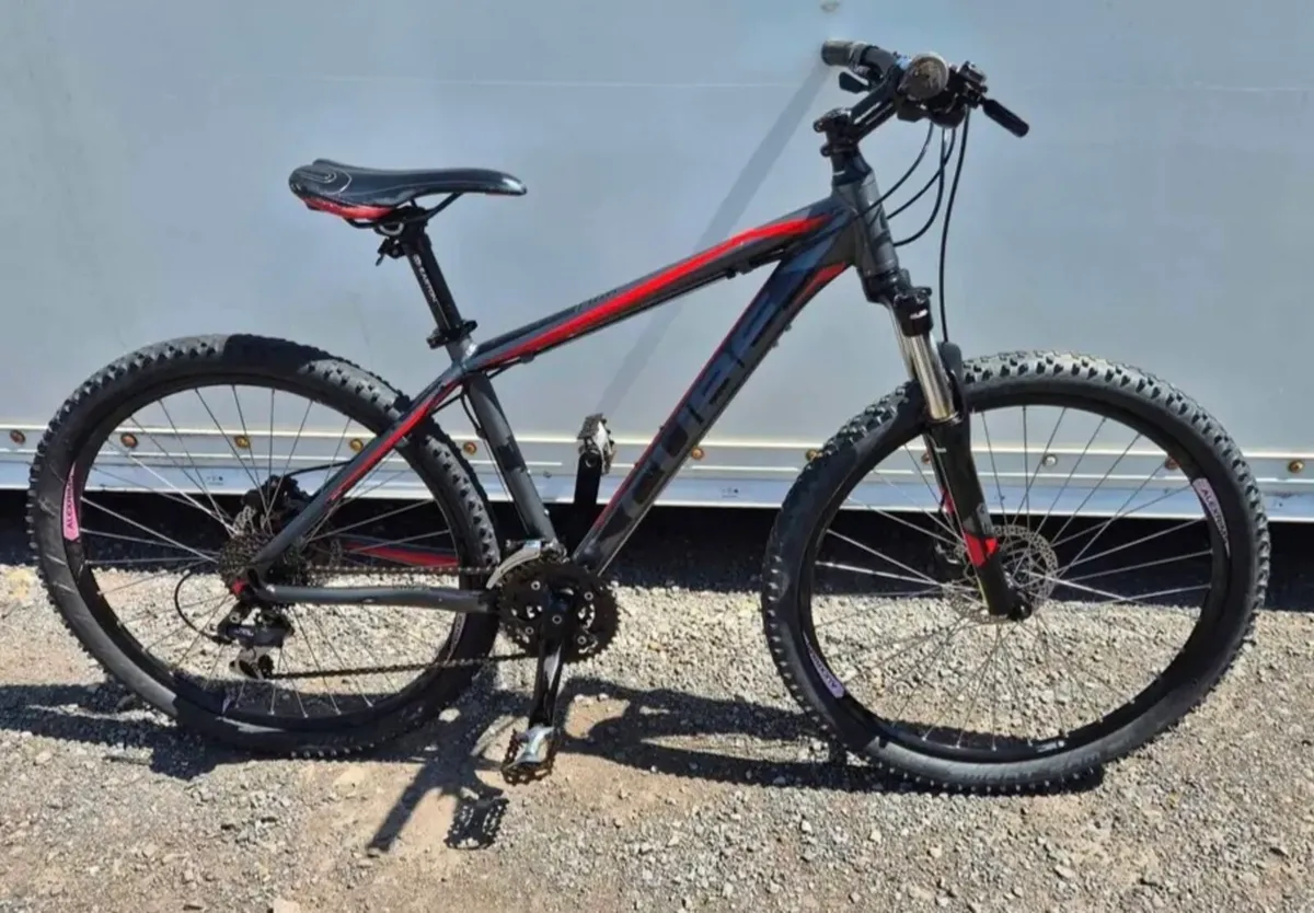 Adults Cube aim hybrid bike 18"  Frame  29inch - Image 1