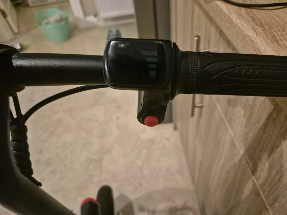 Windgoo B3 E-Scooter with Seat -350W Motor, 25km/h - Image 2