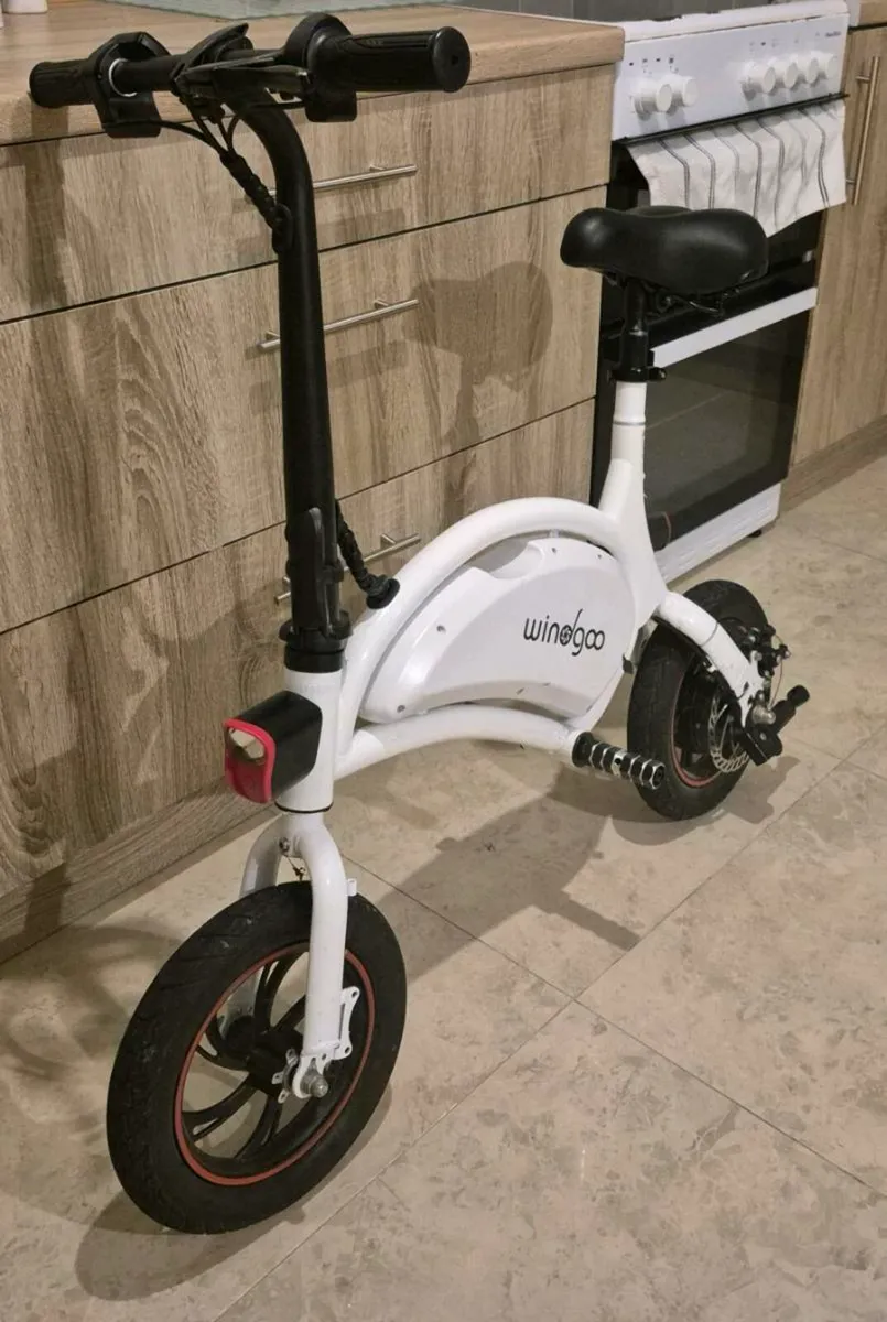 Windgoo B3 E-Scooter with Seat -350W Motor, 25km/h - Image 4