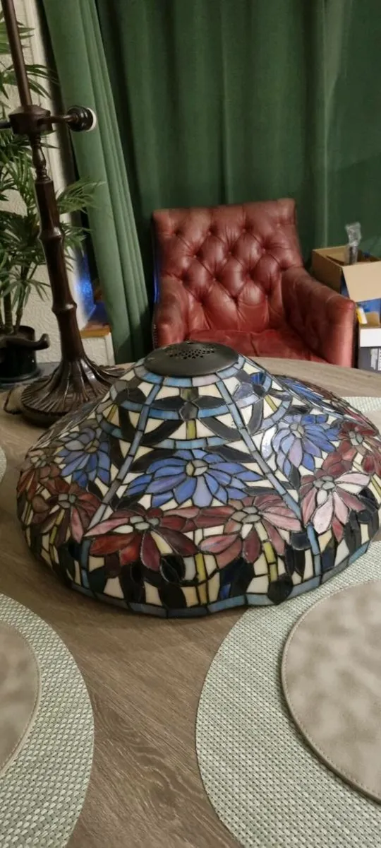 MASSIVE HUGE 21" WIDE  BAMBOO TTIFFANY TABLE LAMP - Image 3