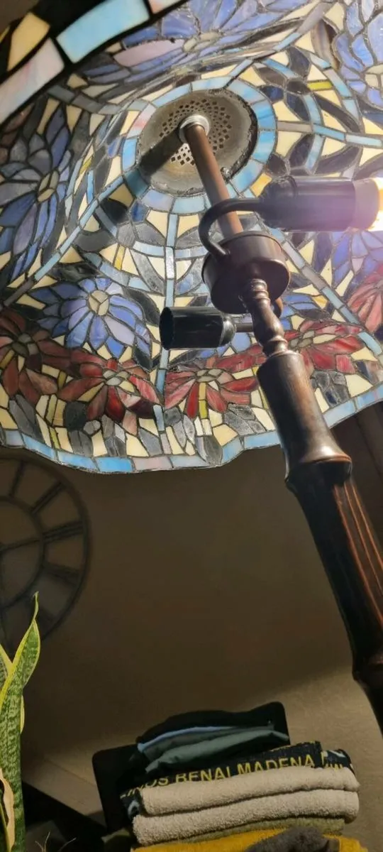 MASSIVE HUGE 21" WIDE  BAMBOO TTIFFANY TABLE LAMP - Image 4