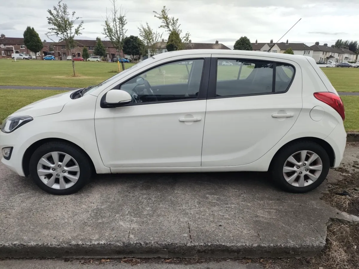 Hyundai i20 - Image 2