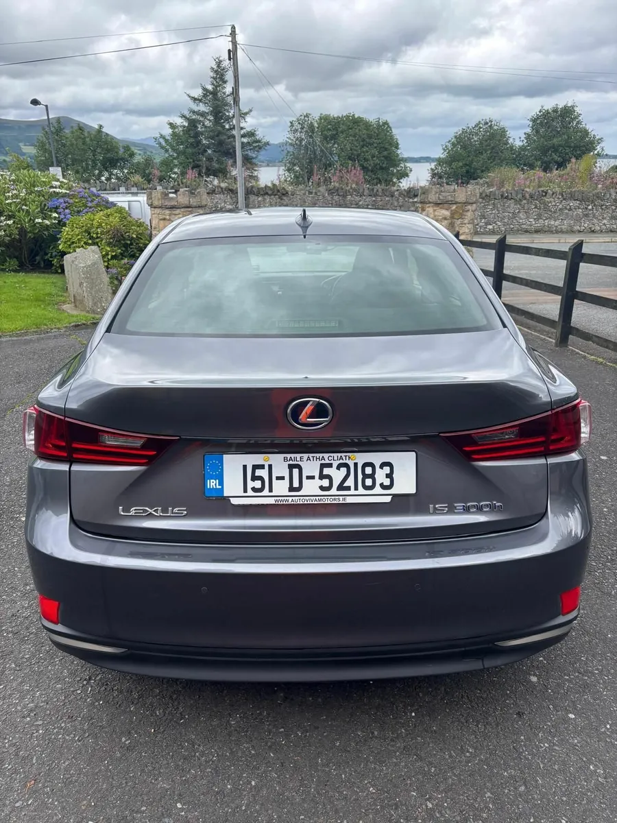 Lexus IS 2015 - Image 2