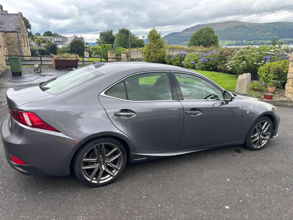 Lexus IS 2015 - Image 4