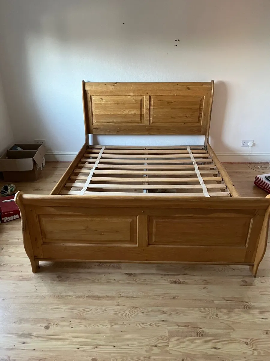 An oak sled bed and chest of drawers and bedside c