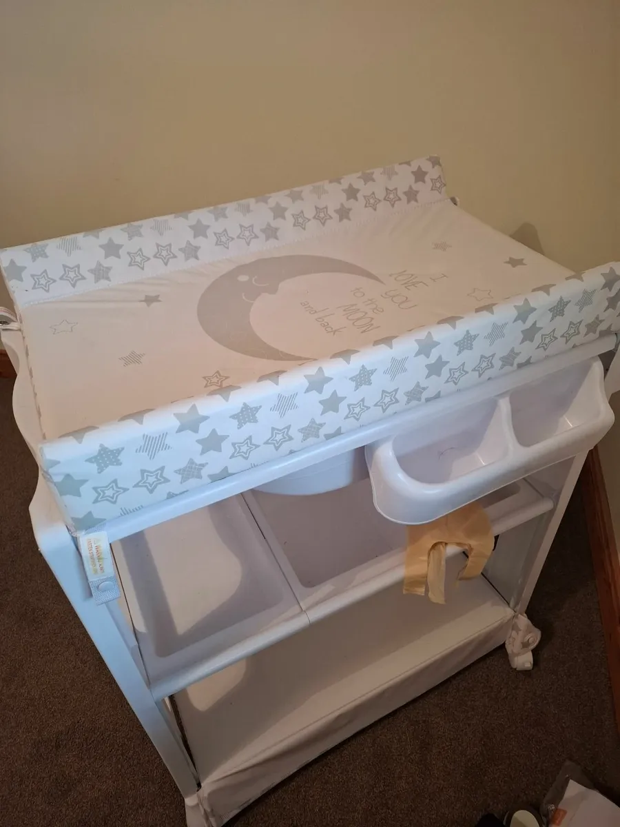 Changing table €30 ono - Image 2