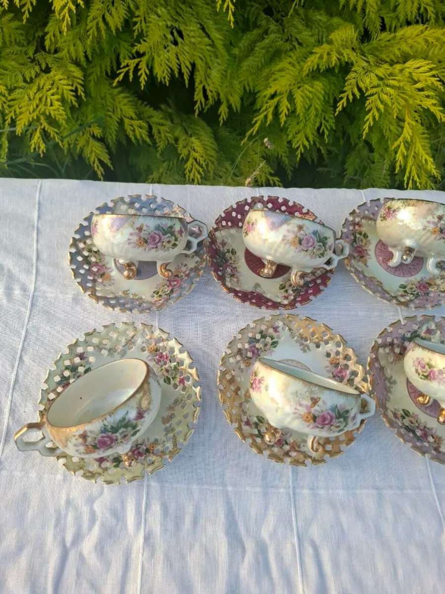 6 tea cups and saucers - Image 2