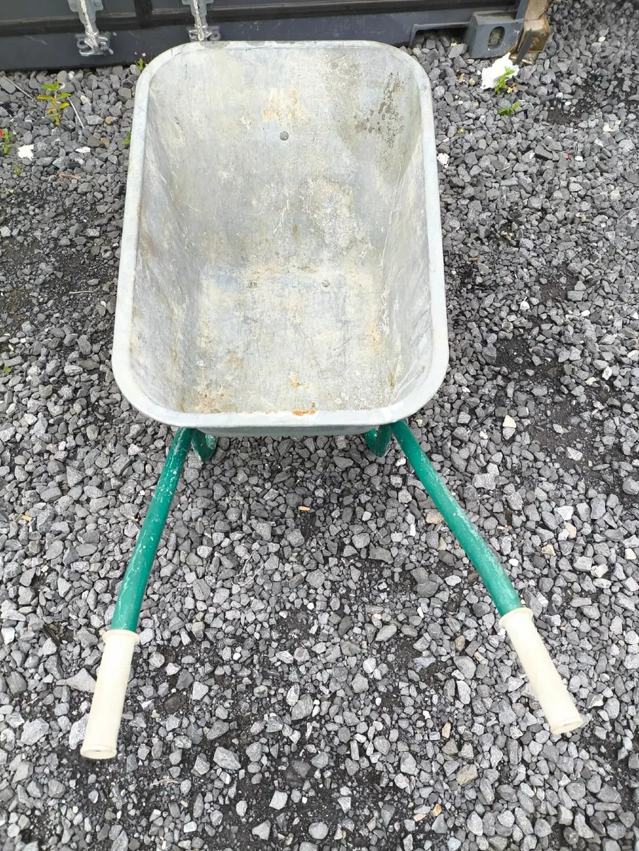 Heavy-Duty Wheelbarrows  galvanised steel tray - Image 4