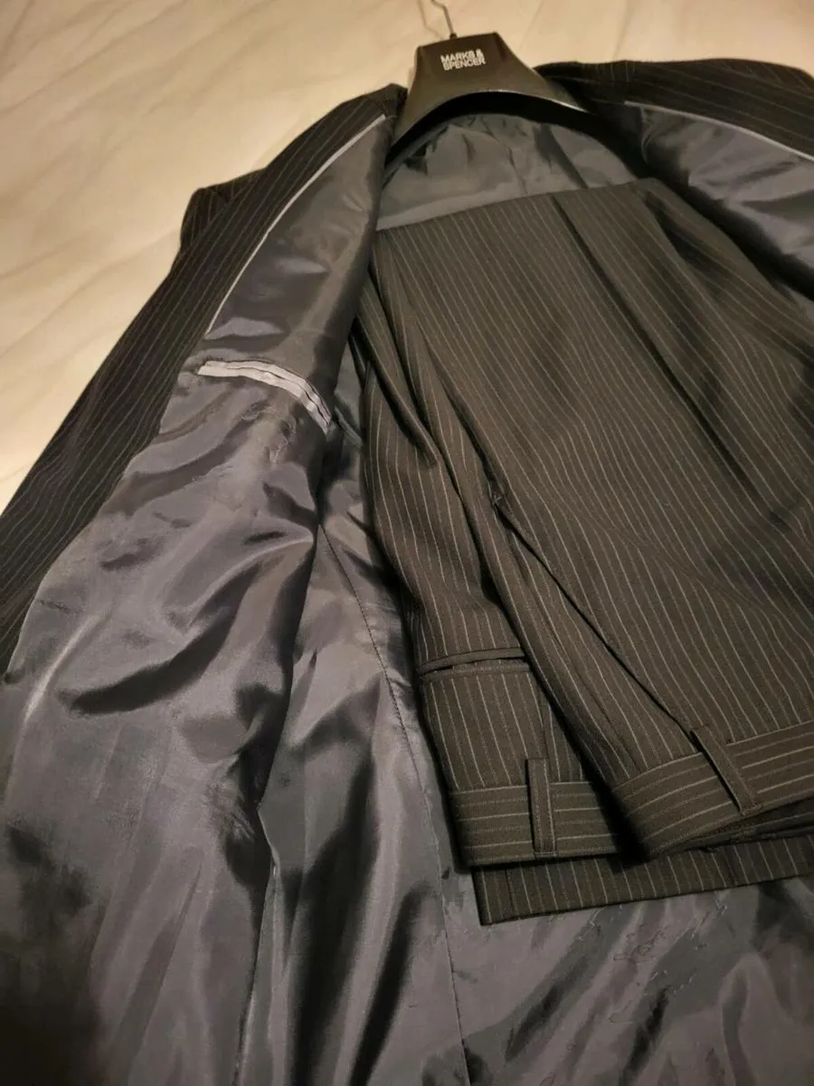 MARKS AND SPENCER MENS 2PIECE SUIT - Image 4