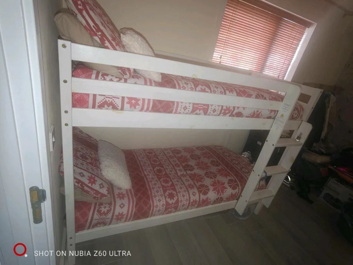 Bunk beds - Image 1