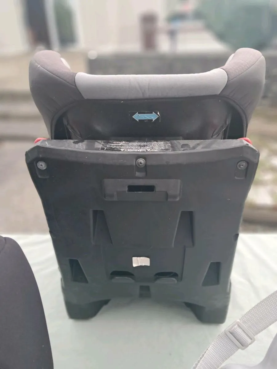 Car Seat - Image 3