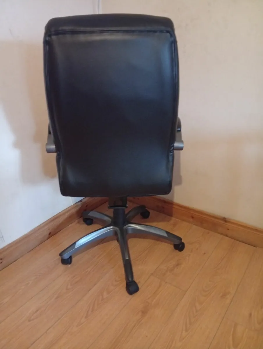 Deluxe Leather Professional computer swivel chair - Image 4