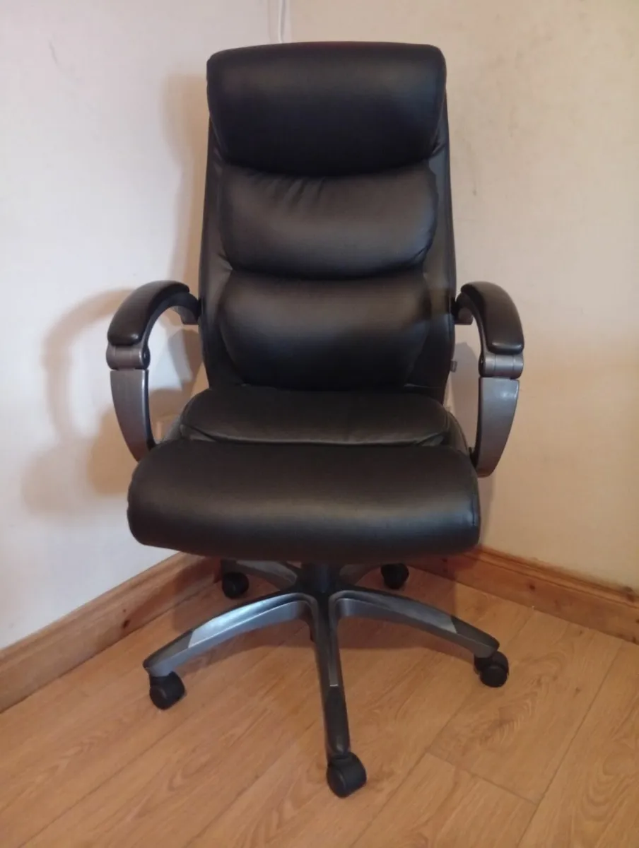 Deluxe Leather Professional computer swivel chair - Image 1