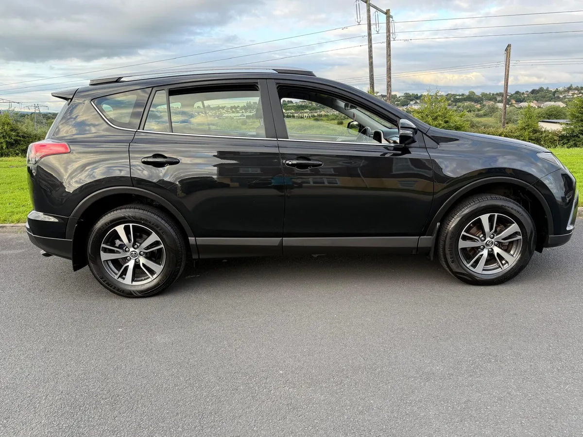 Toyota RAV4 2017 - Image 2