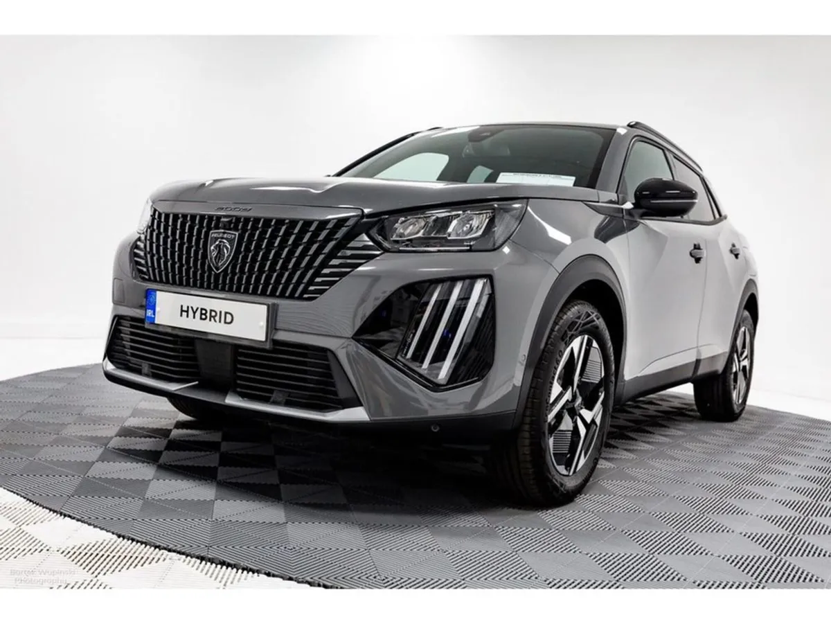 Peugeot 2008 Allure Hybrid Auto 145HP - Image 3