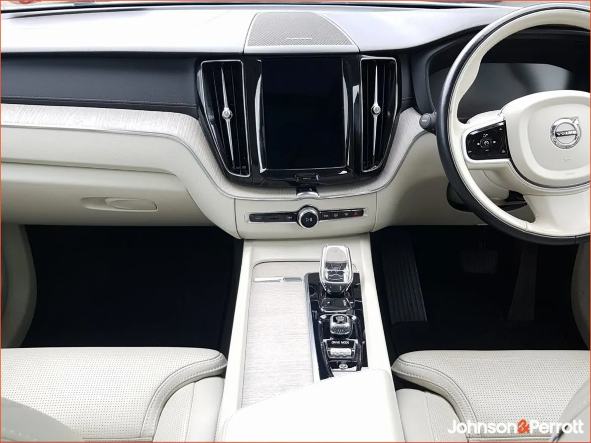Volvo XC60 B4 197bhp Mhev Diesel Inscription (pan - Image 2