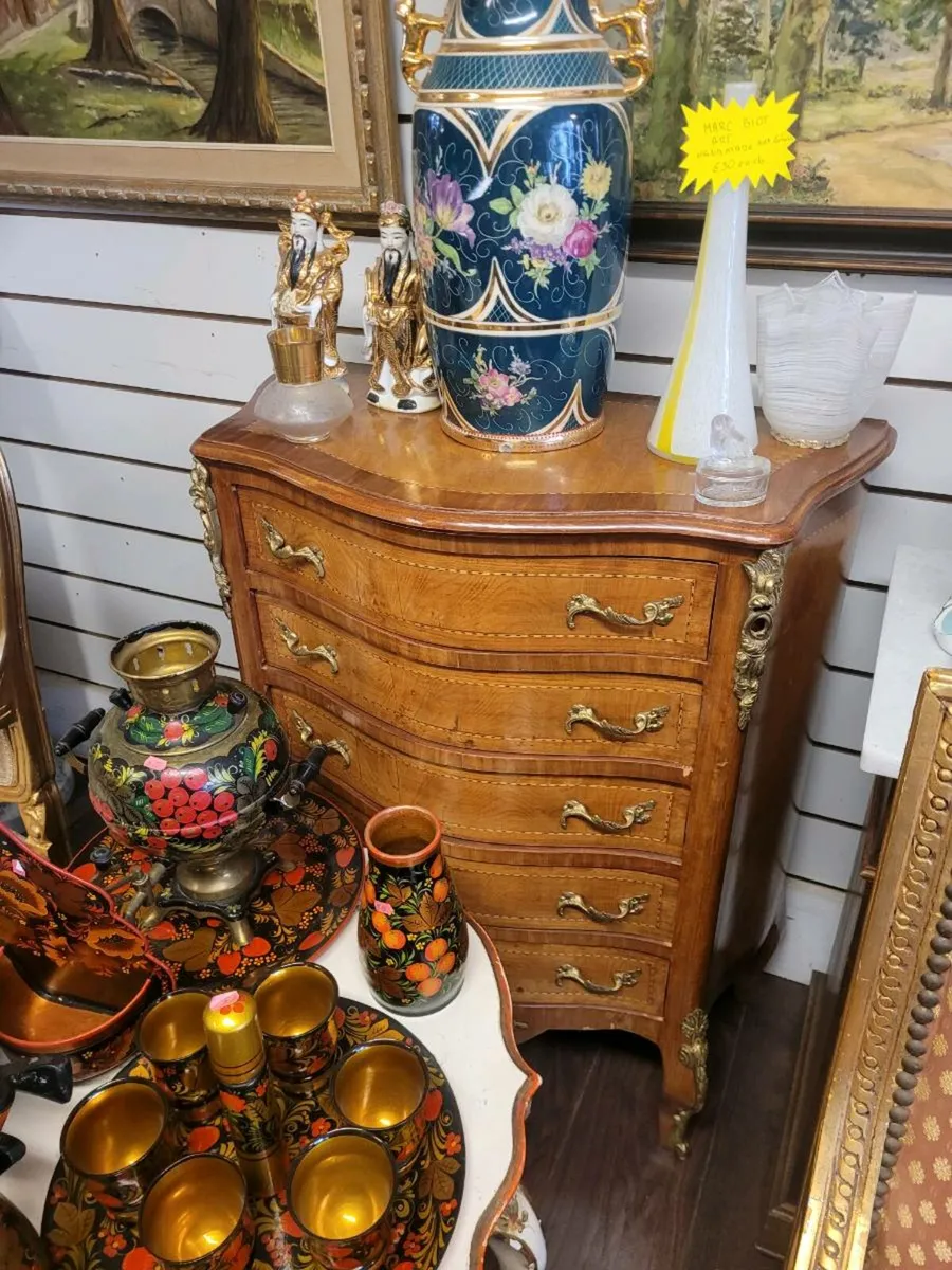 Italian chest of drawers