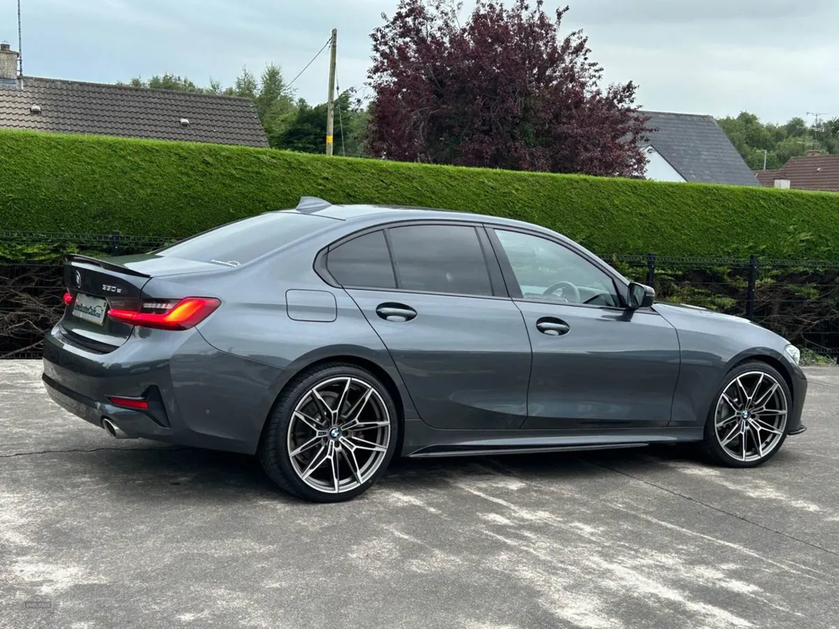 BMW 3 Series Saloon - Image 4