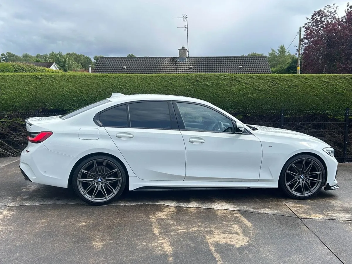 BMW 3 Series Diesel Saloon - Image 3