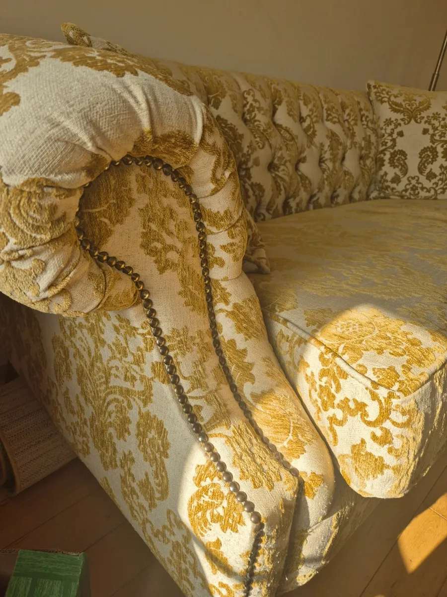 Chesterfield sofa - Image 3