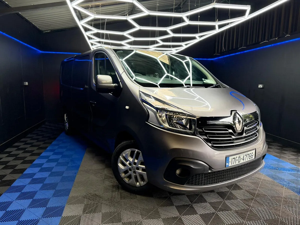 Renault Trafic 2017,DOE 10/25 - Image 1