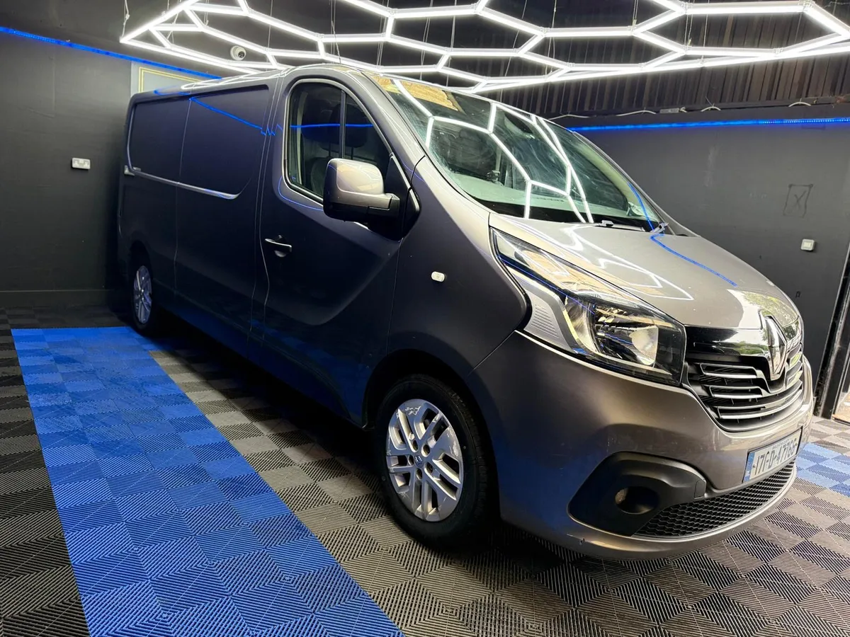 Renault Trafic 2017,DOE 10/25 - Image 2
