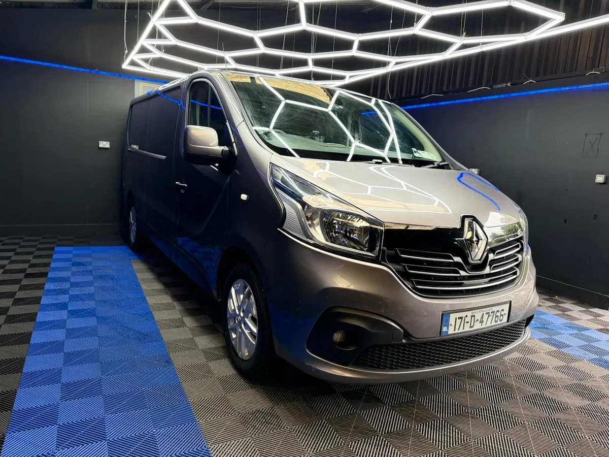 Renault Trafic 2017,DOE 10/25 - Image 3