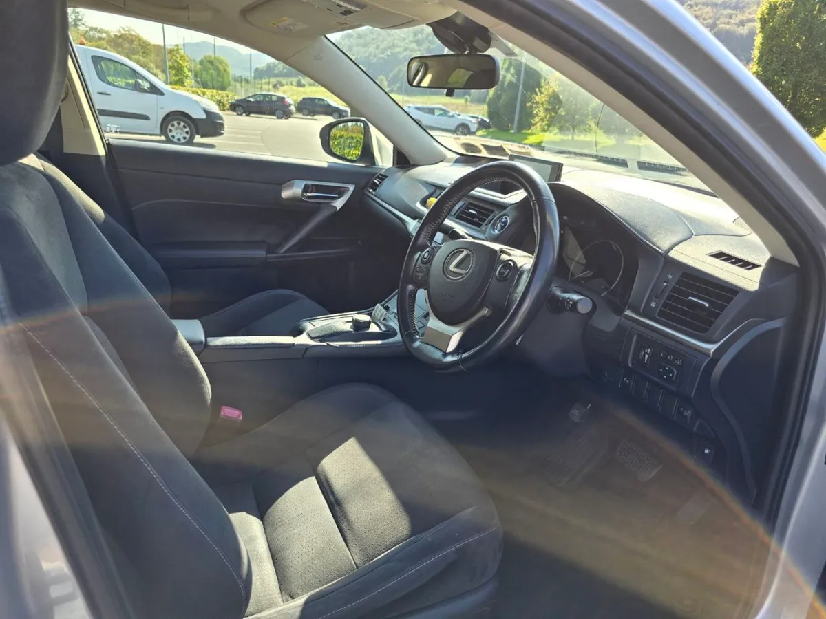 Lexus ct 200h - Image 2