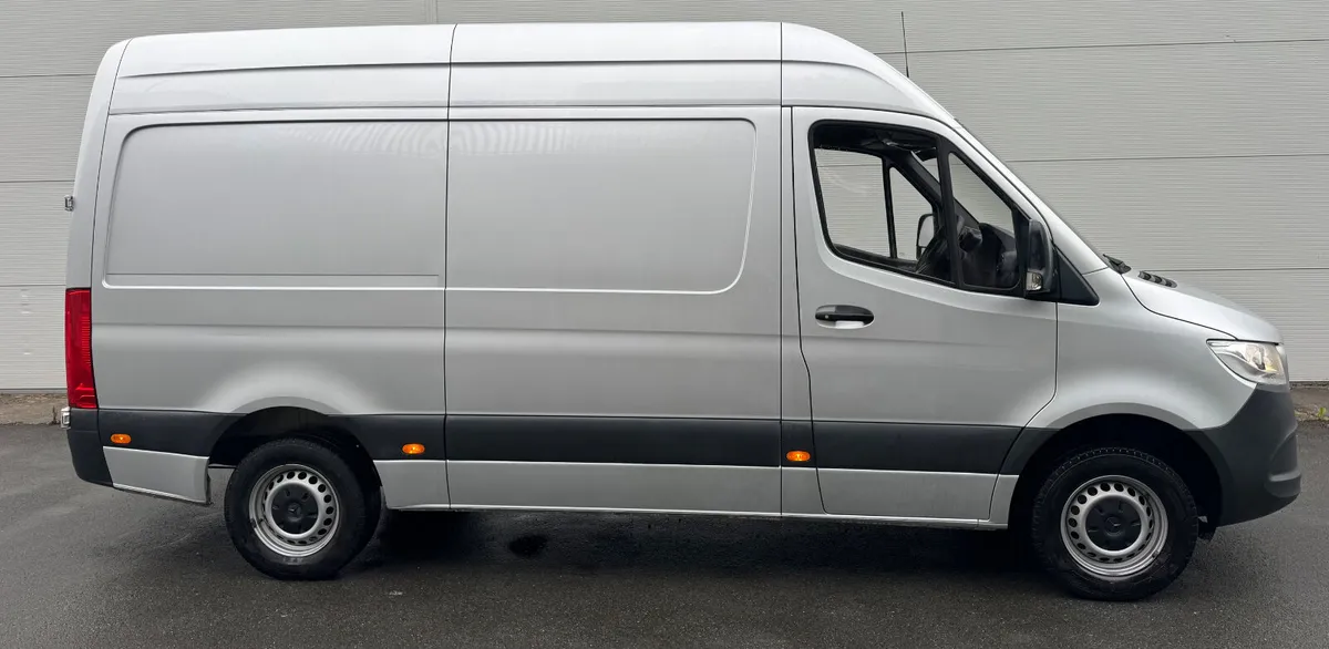 Mercedes-Benz Sprinter 2021 MWB high roof - Image 2
