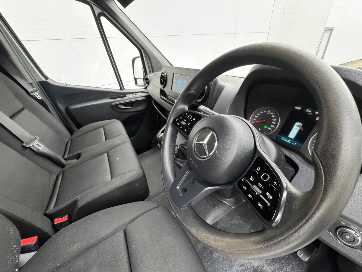 Mercedes-Benz Sprinter 2021 MWB high roof - Image 4