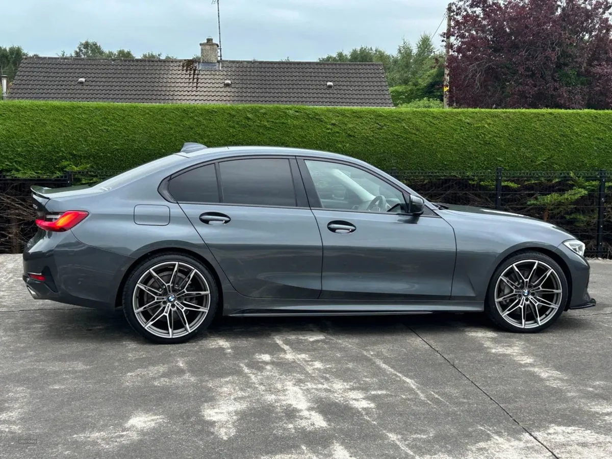 BMW 3 Series Saloon - Image 3