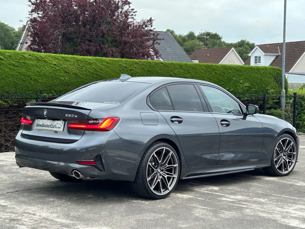 BMW 3 Series Saloon - Image 4