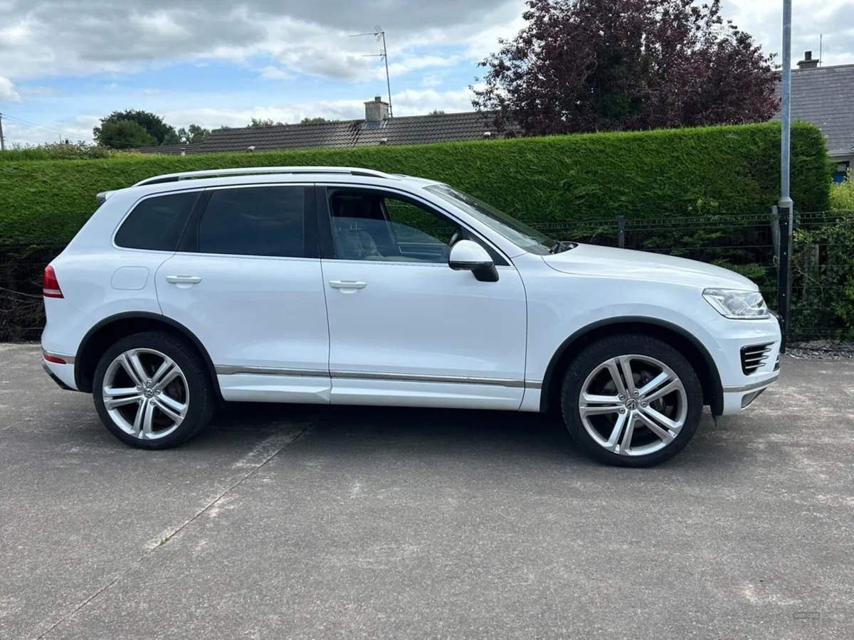 Volkswagen Touareg Diesel Estate - Image 3