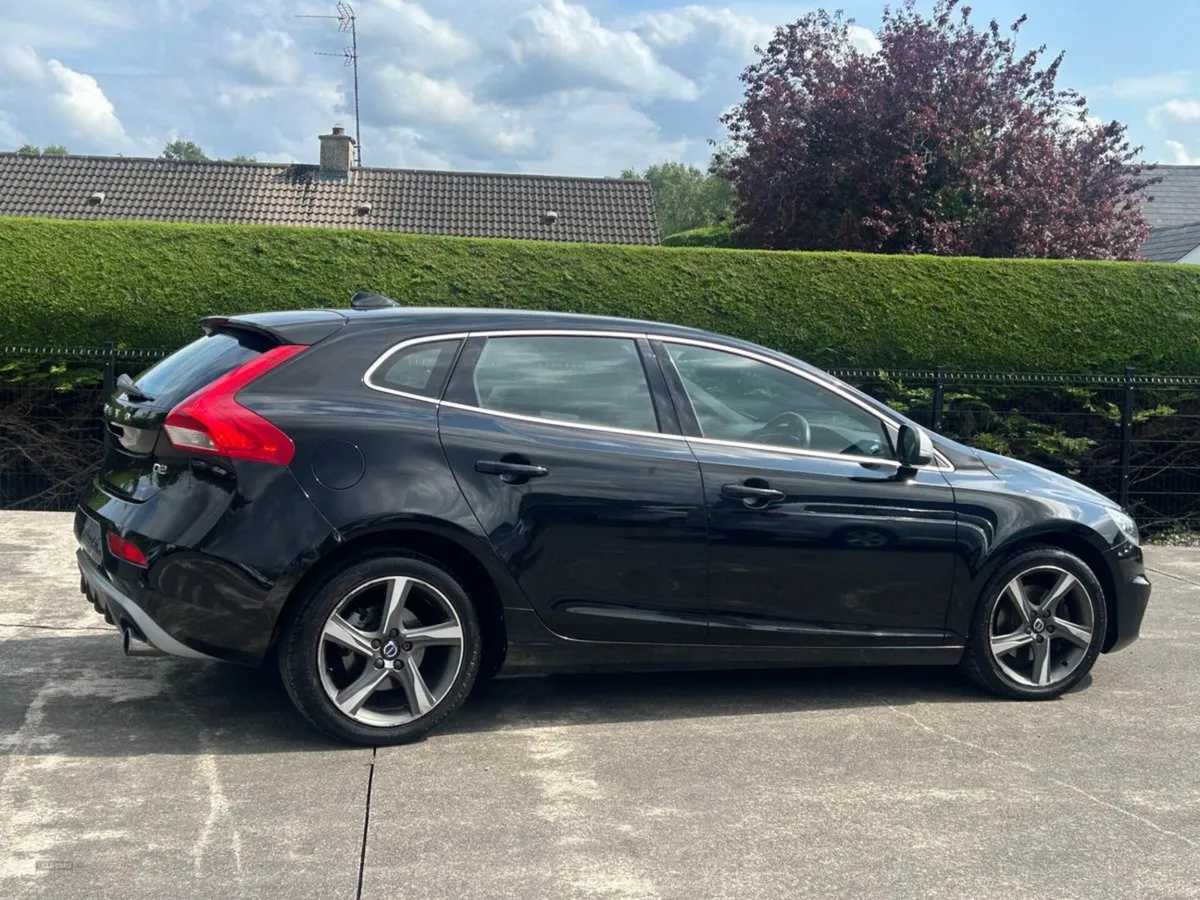 Volvo V40 Diesel Hatchback - Image 3