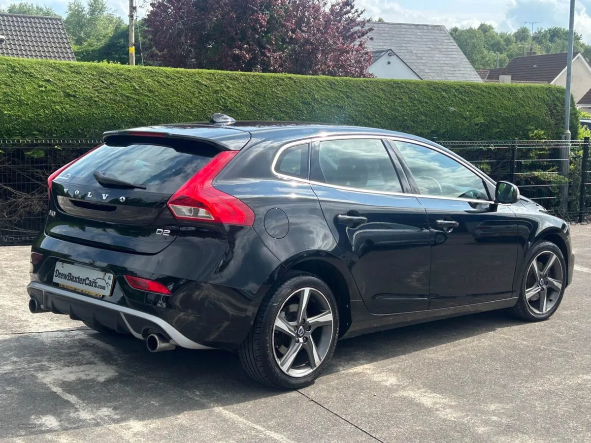 Volvo V40 Diesel Hatchback - Image 4