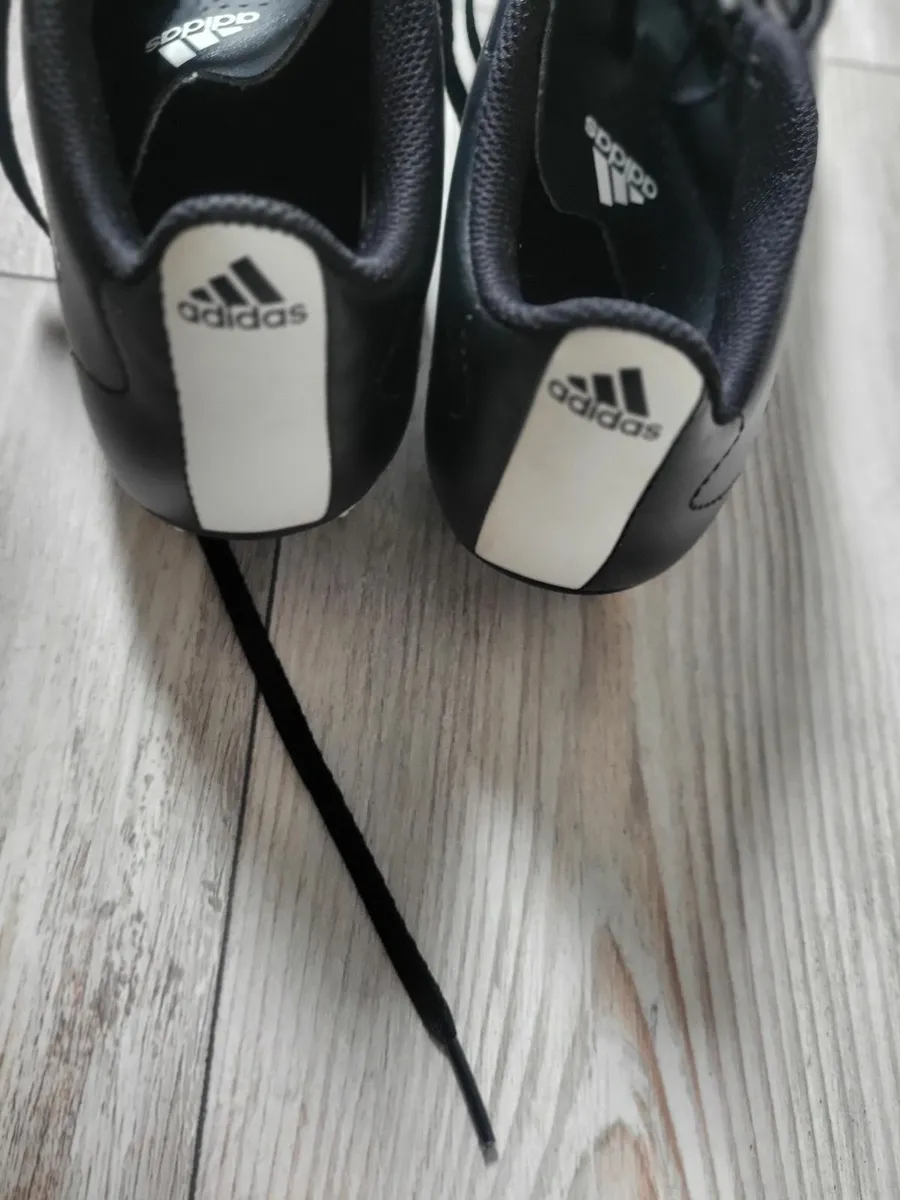 Adidas footbool boots size 7 - Image 1