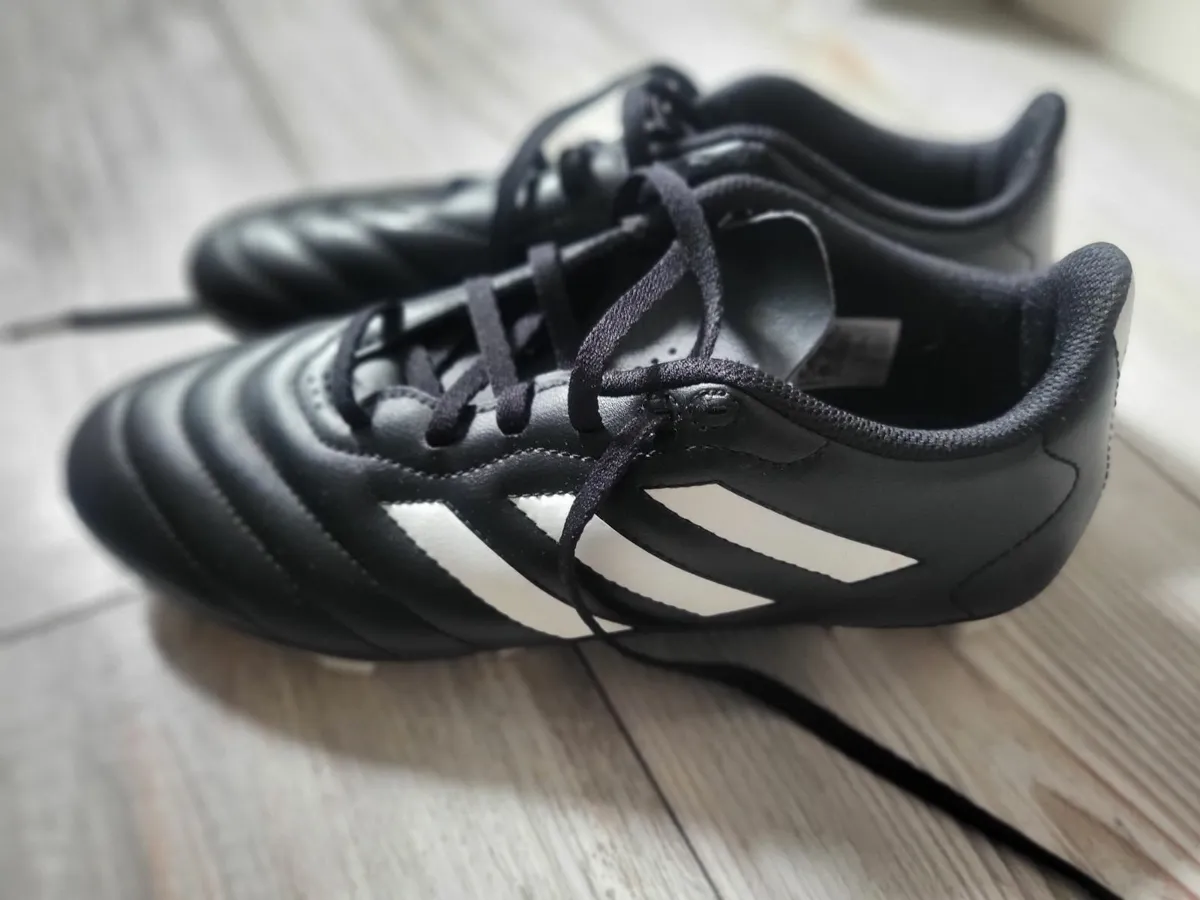 Adidas footbool boots size 7 - Image 2