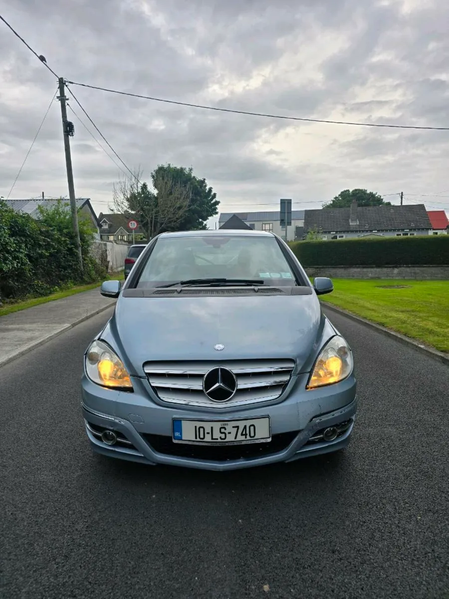Mercedes B150 - Image 2