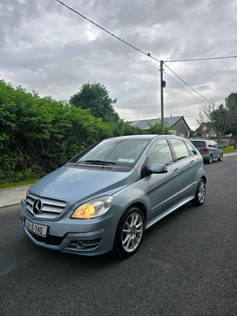 Mercedes B150 - Image 3